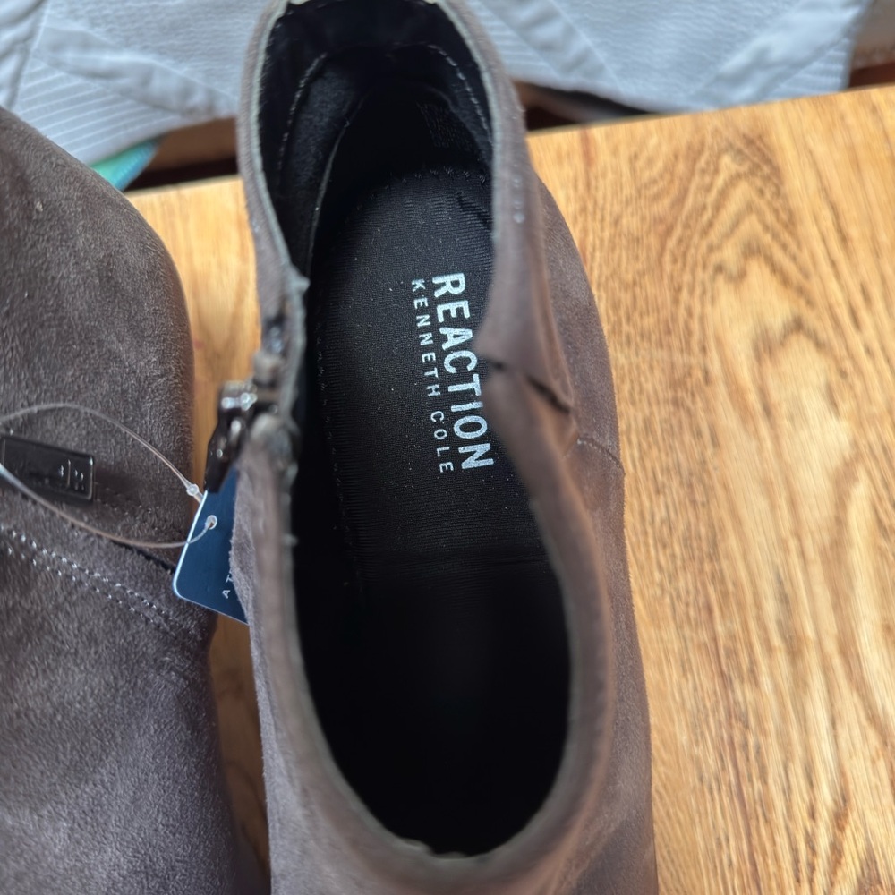 NEW NWOT KENNETH COLE REACTION SUEDE Brown Ankle Booties with heels Sz 8.5 - Picture 10 of 16
